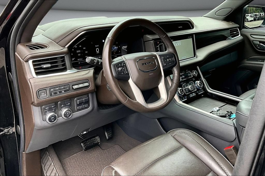 Used 2022 GMC Yukon Denali w/ Denali Premium Package AWD/4WD image 17