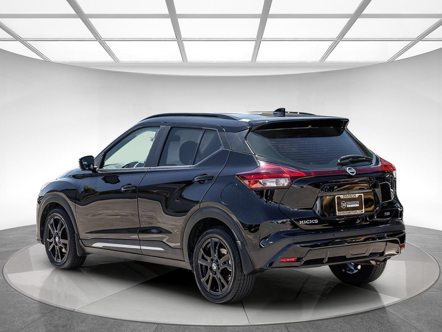 Used 2021 Nissan Kicks SR FWD image 3