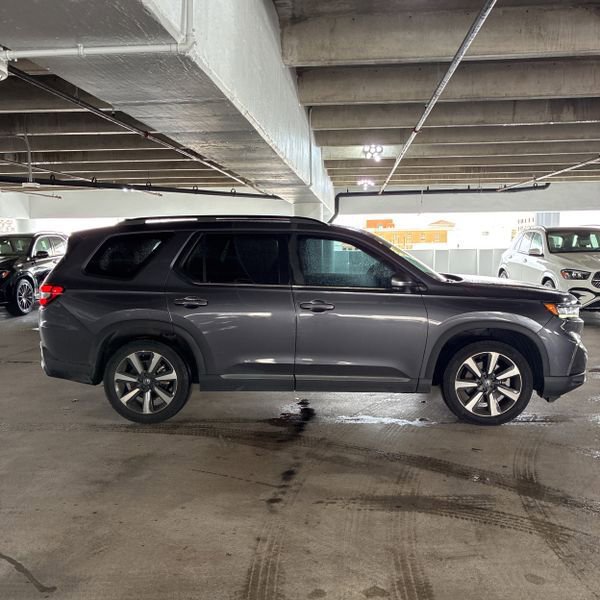Used 2024 Honda Pilot Touring image 10