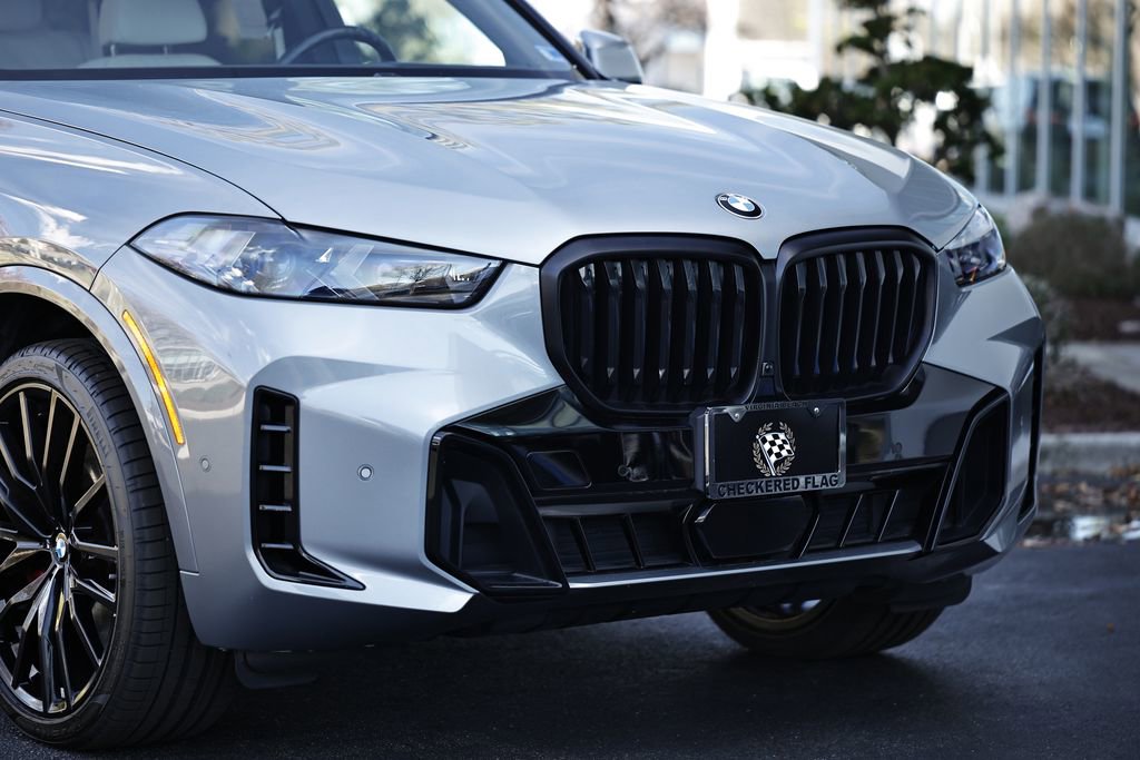Used 2024 BMW X5 xDrive40i w/ M Sport Package AWD/4WD image 2