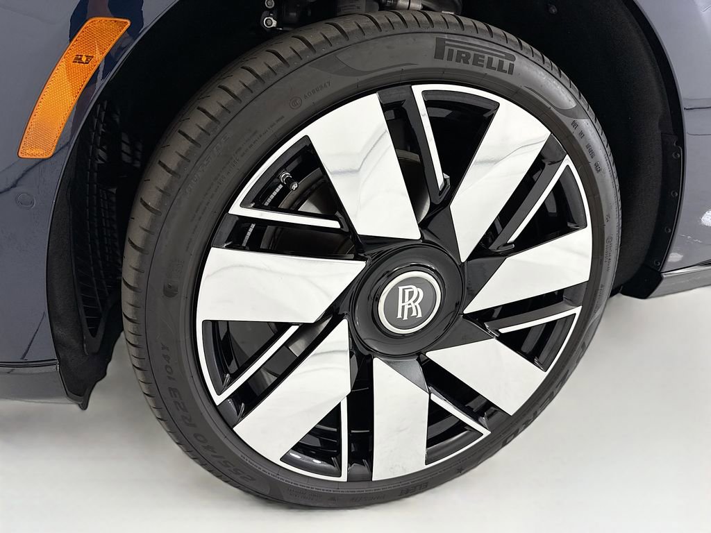 Certified 2026 Rolls-Royce Cullinan image 29