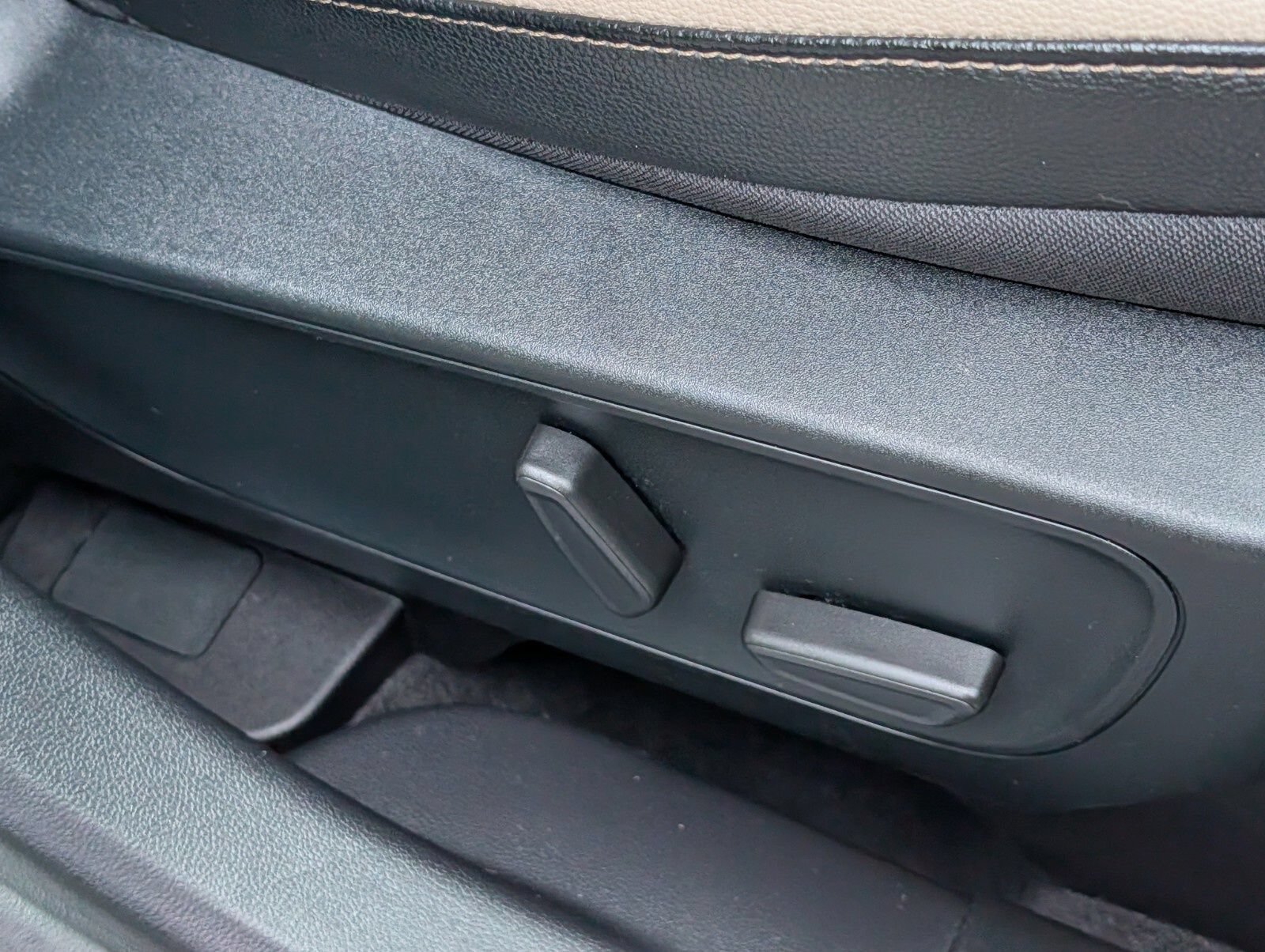 Used 2020 Ford Escape Titanium AWD/4WD image 26