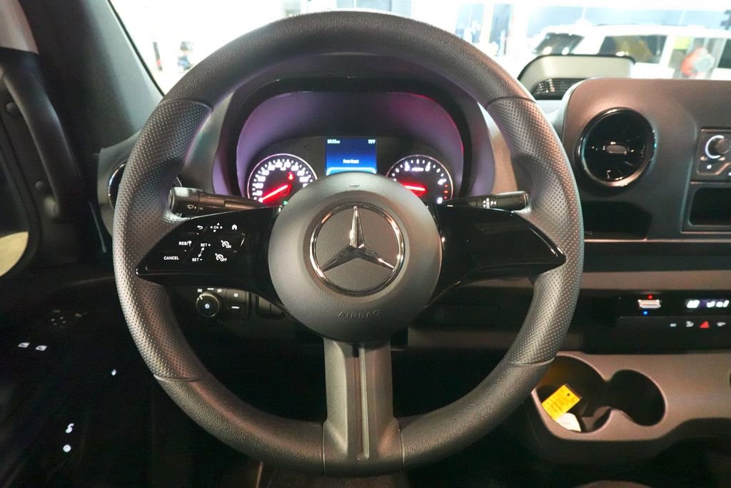 Used 2025 Mercedes-Benz Sprinter 2500 image 7