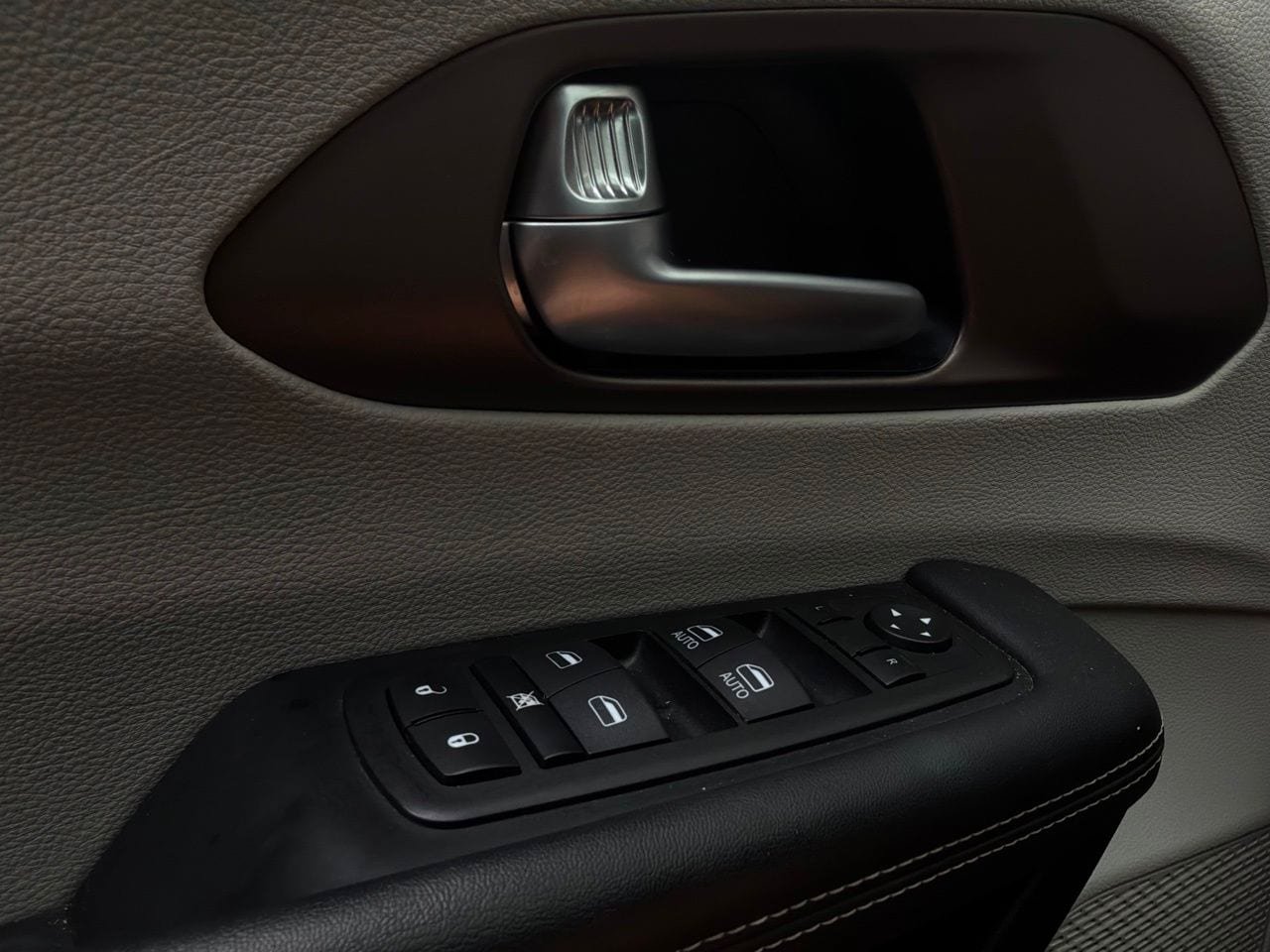 Used 2024 Chrysler Voyager LX FWD image 23