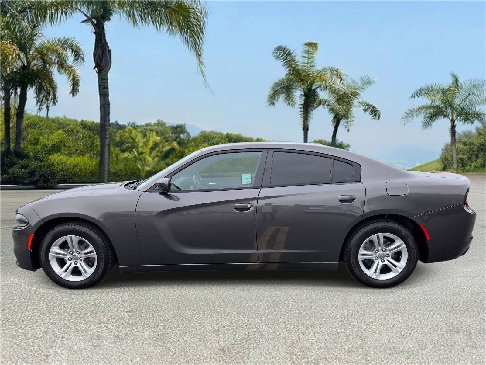 Used 2020 Dodge Charger SXT RWD image 2