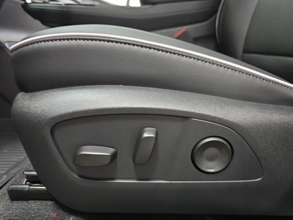 New 2026 Buick Enclave Preferred w/ LPO, Floor Liner Package AWD/4WD image 31