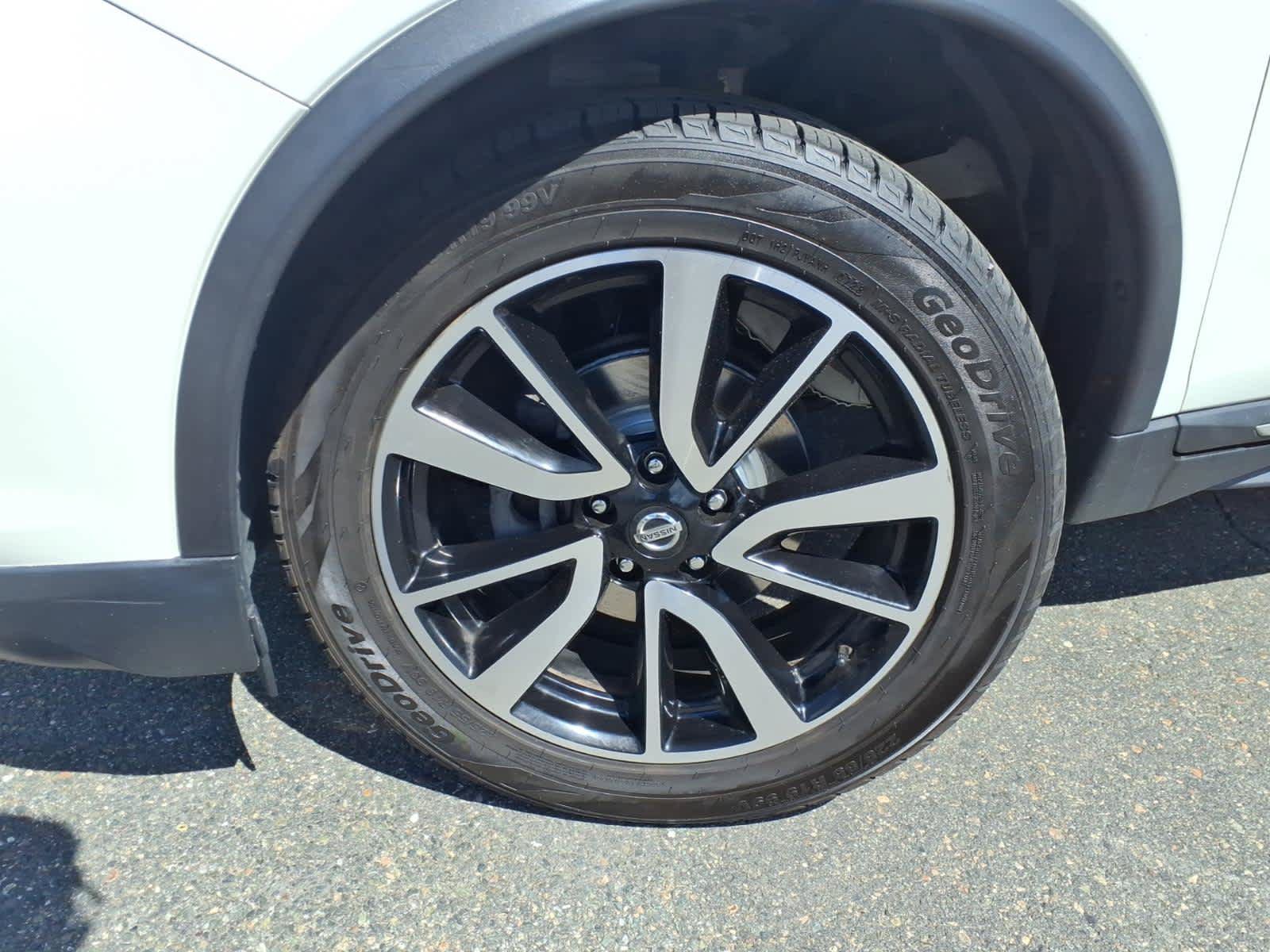 Certified 2019 Nissan Rogue SL w/ Premium Package AWD/4WD image 9
