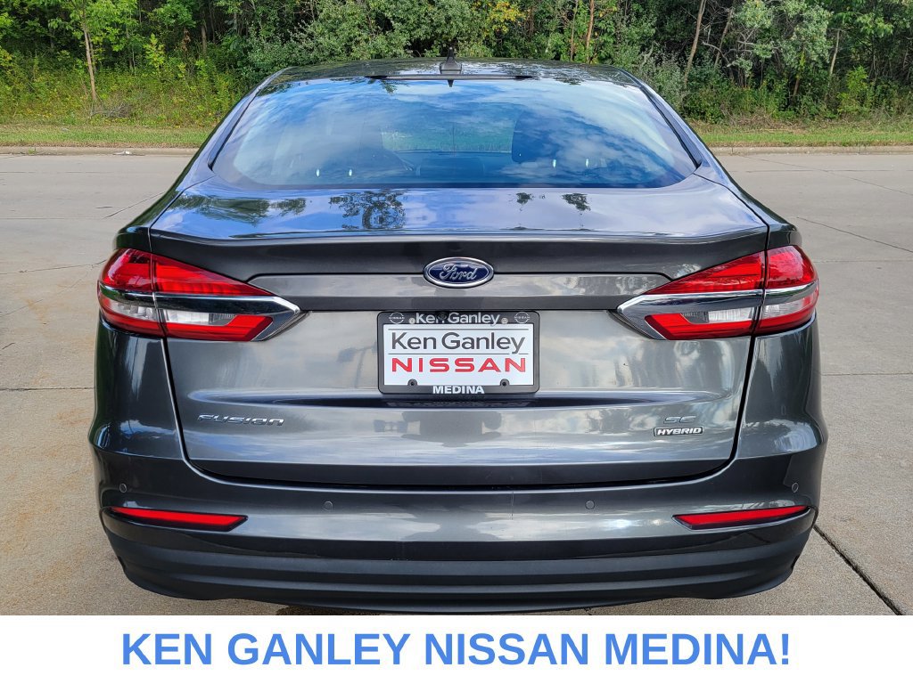 Used 2020 Ford Fusion SE FWD image 4