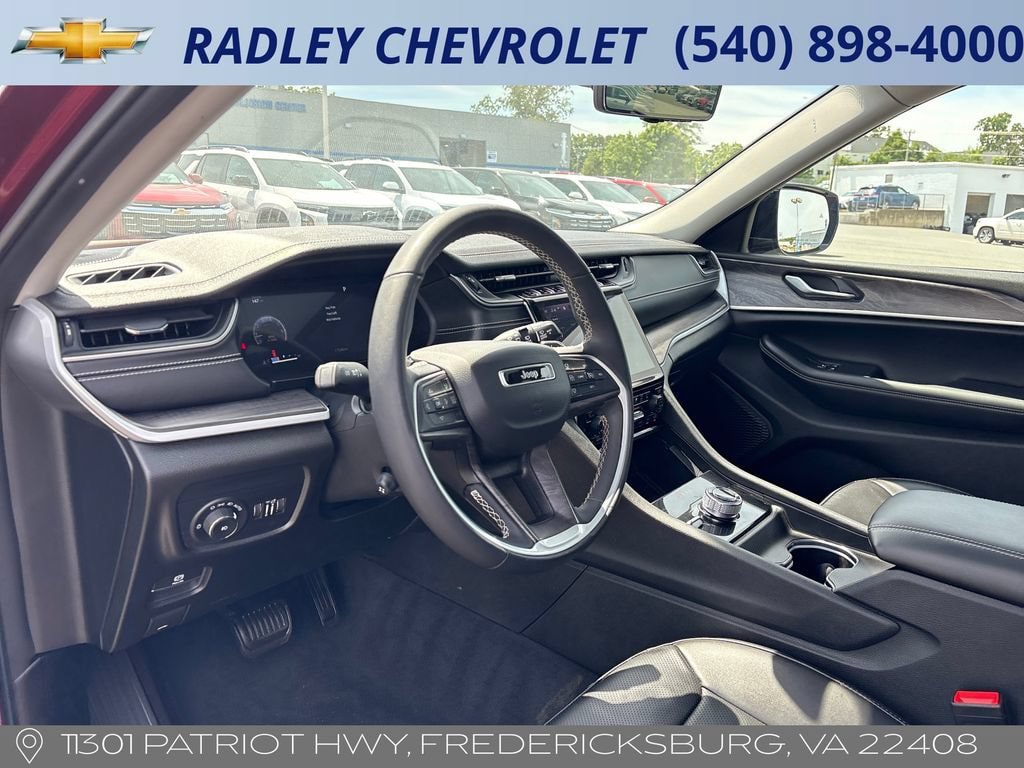 Used 2023 Jeep Grand Cherokee L Limited w/ Luxury Tech Group II AWD/4WD image 4