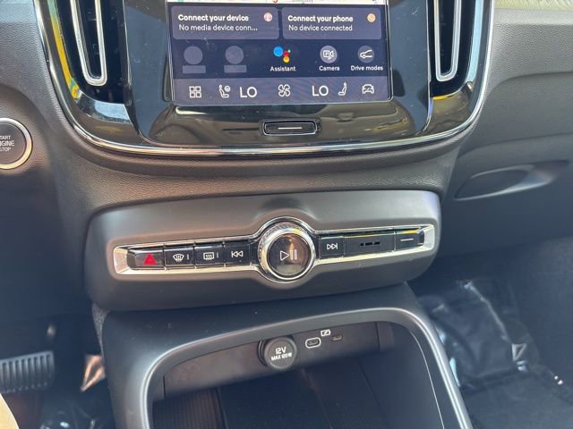 Used 2025 Volvo XC40 B5 Plus AWD/4WD image 29