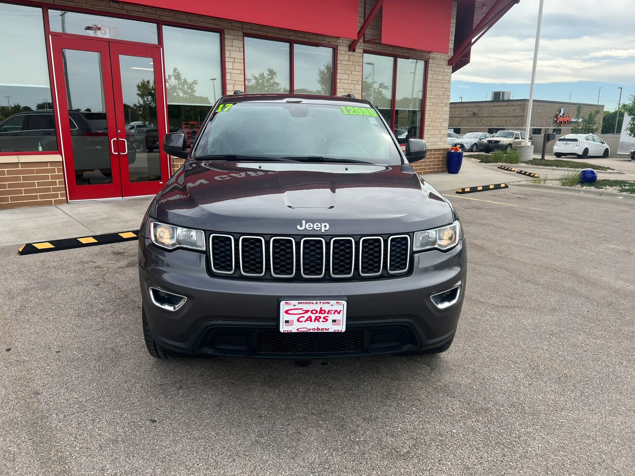 Used 2017 Jeep Grand Cherokee Laredo w/ Quick Order Package 23E AWD/4WD image 2
