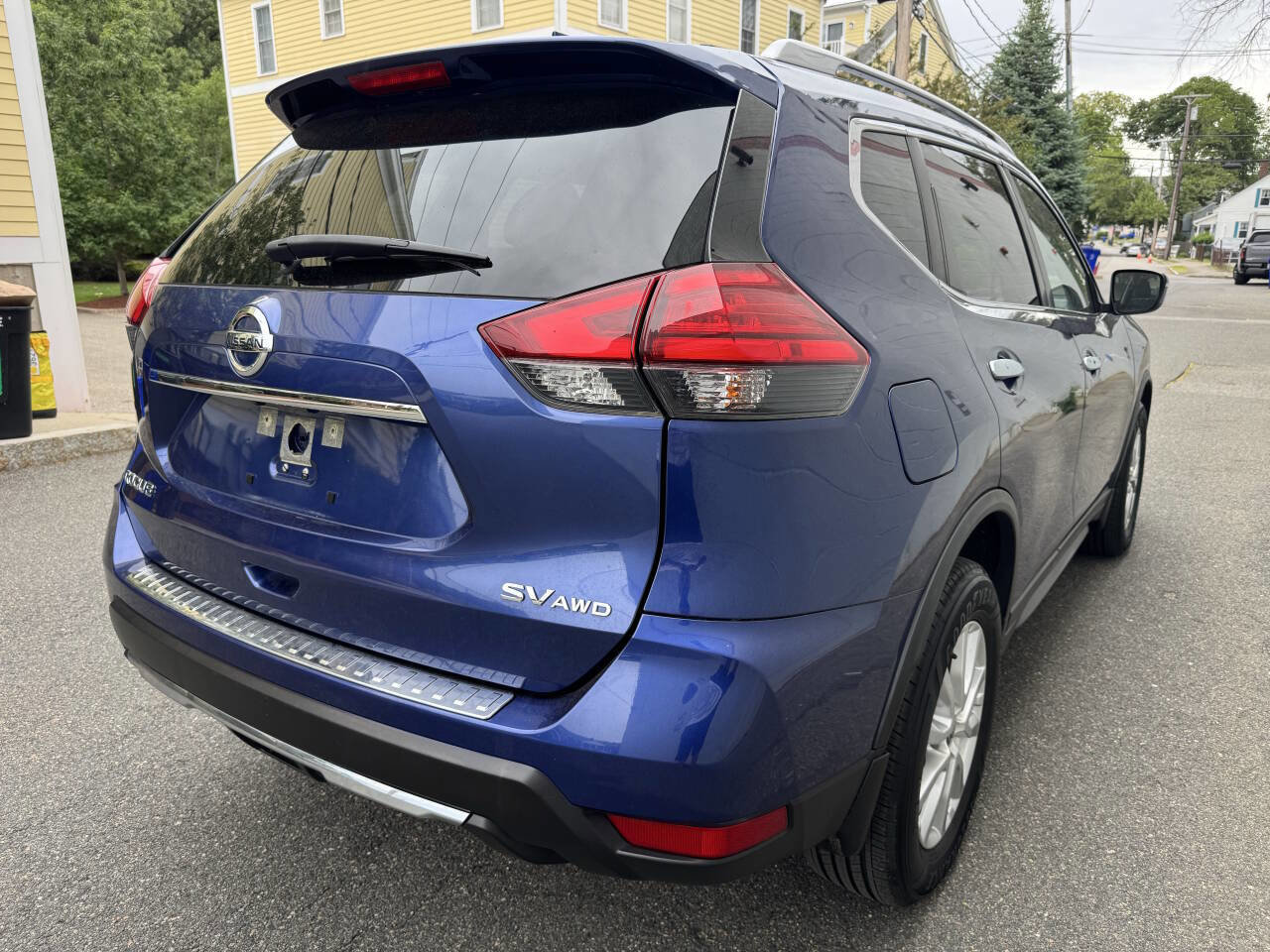 Used 2017 Nissan Rogue SV image 5
