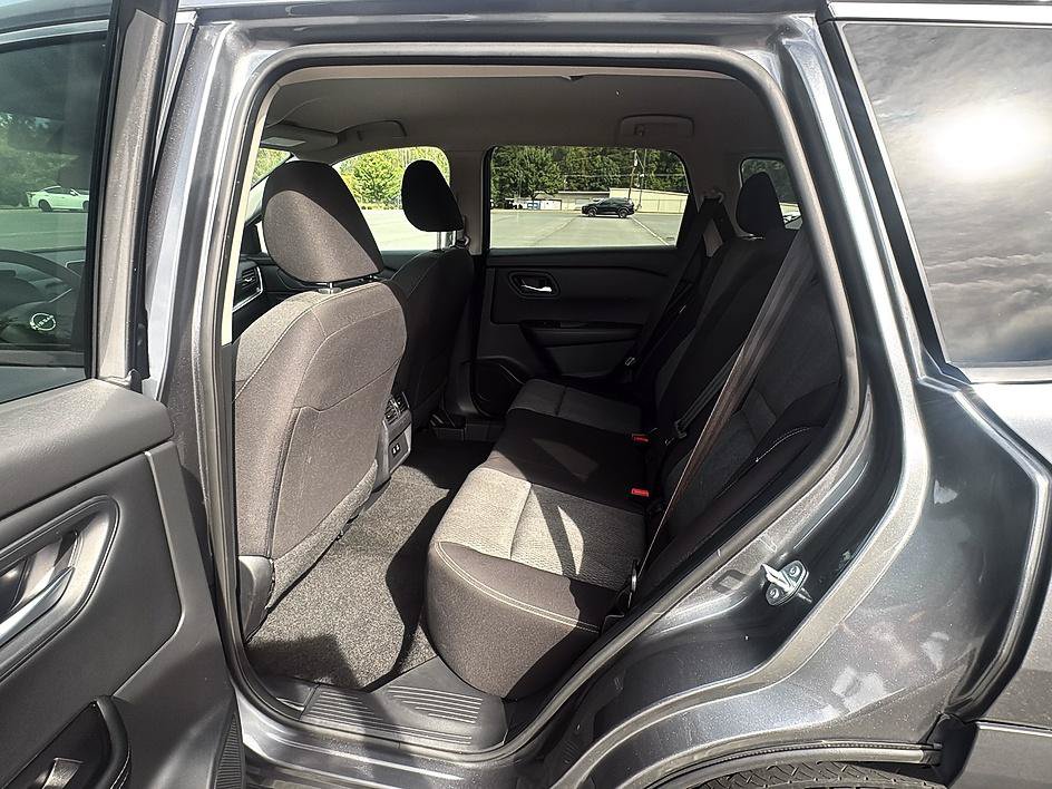 Certified 2025 Nissan Rogue SV AWD/4WD image 17