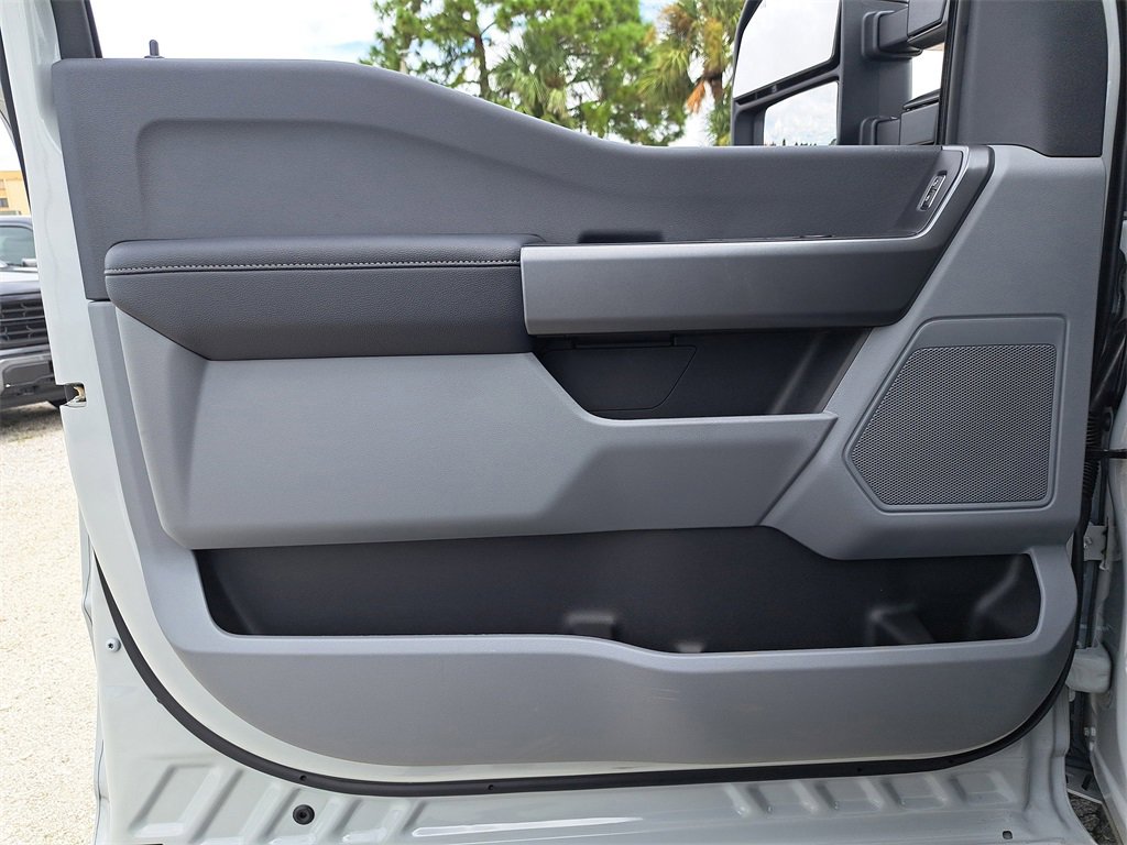 New 2026 Ford F350 4x4 Crew Cab Super Duty image 17