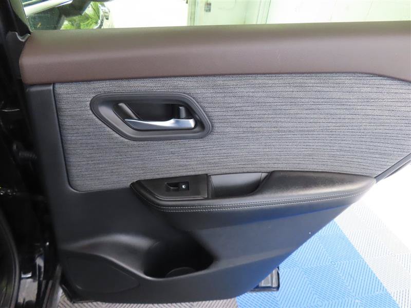 Used 2023 Nissan Rogue SV AWD/4WD image 31
