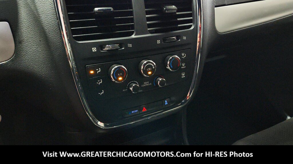 Used 2015 Dodge Grand Caravan SXT w/ Blacktop Package FWD image 31