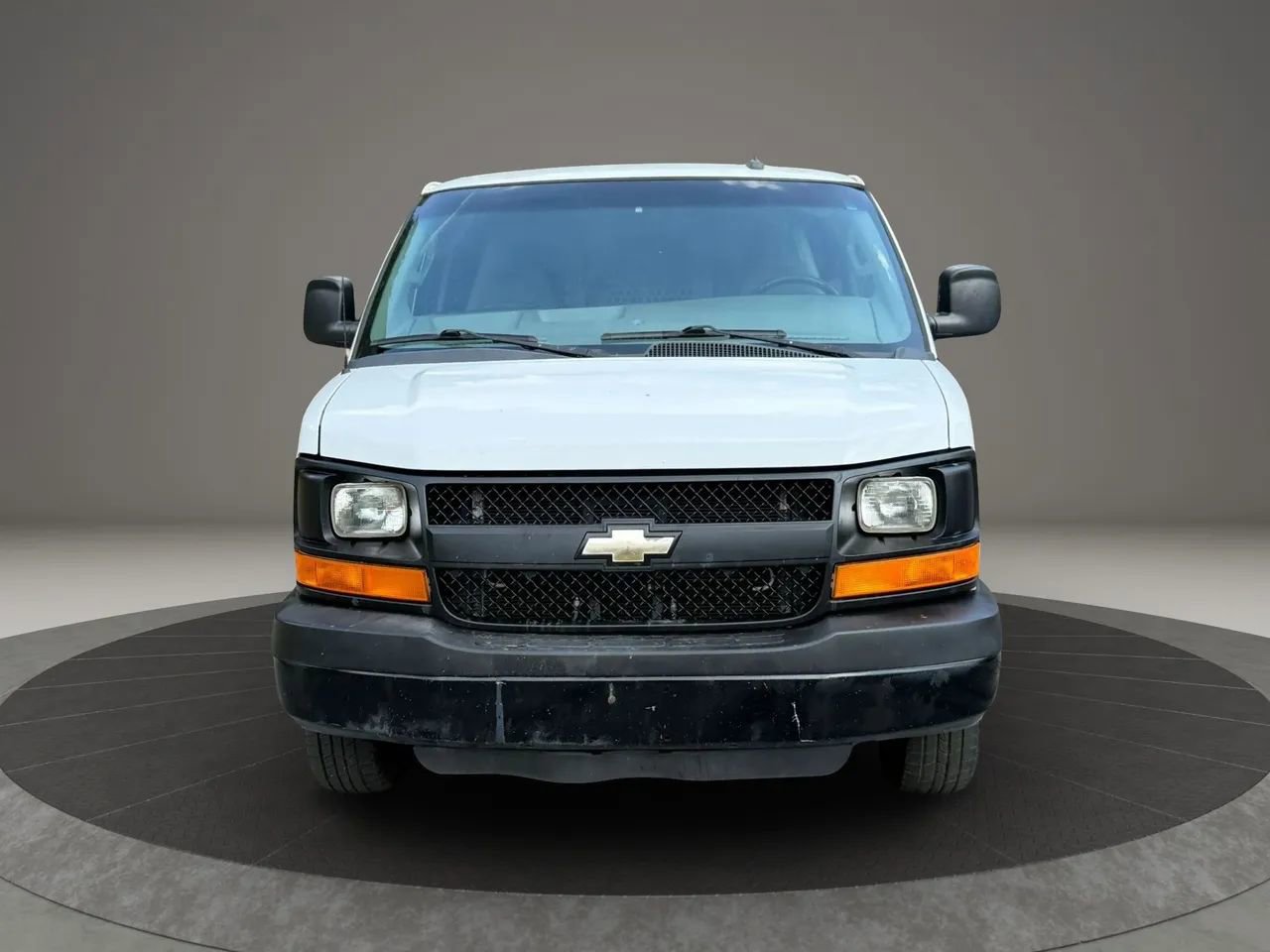 Used 2016 Chevrolet Express 2500 image 2