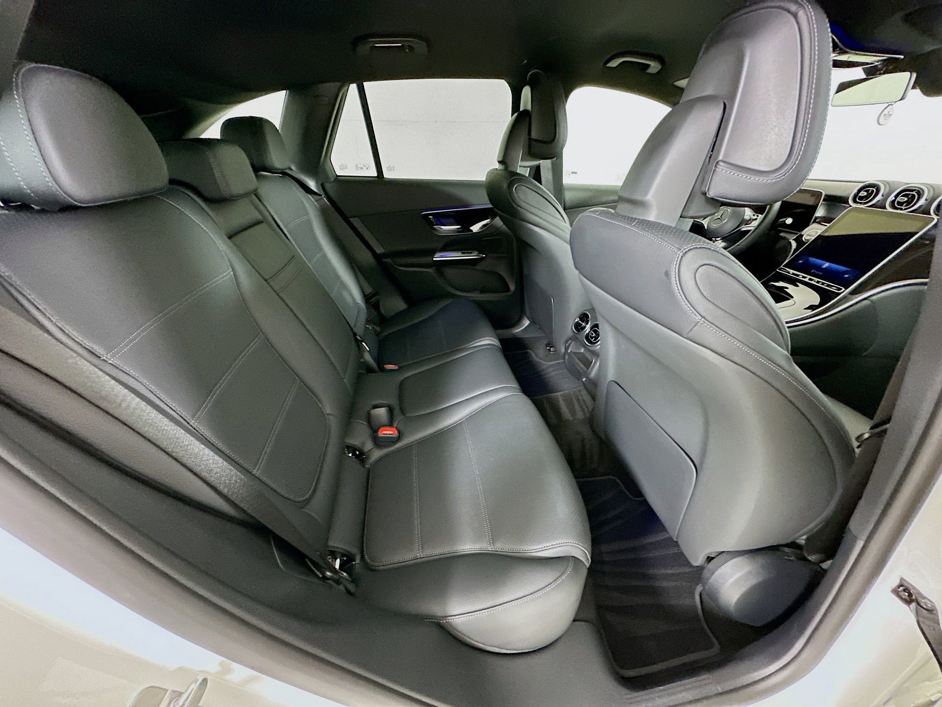 Certified 2025 Mercedes-Benz GLC 300 image 28