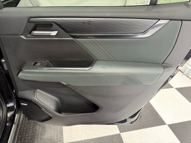 Used 2025 GMC Acadia AT4 image 25