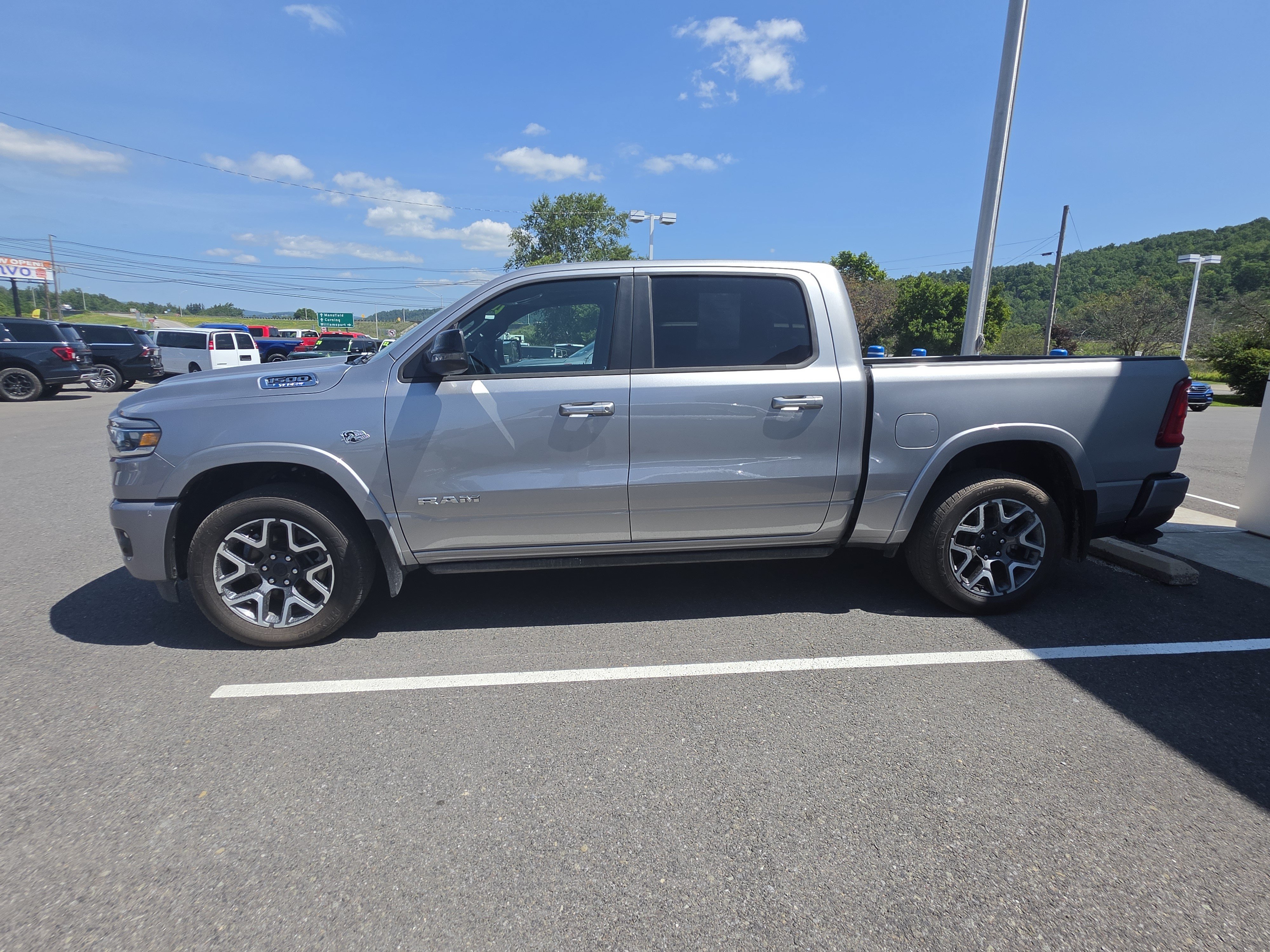 Used 2026 RAM 1500 Laramie AWD/4WD image 7