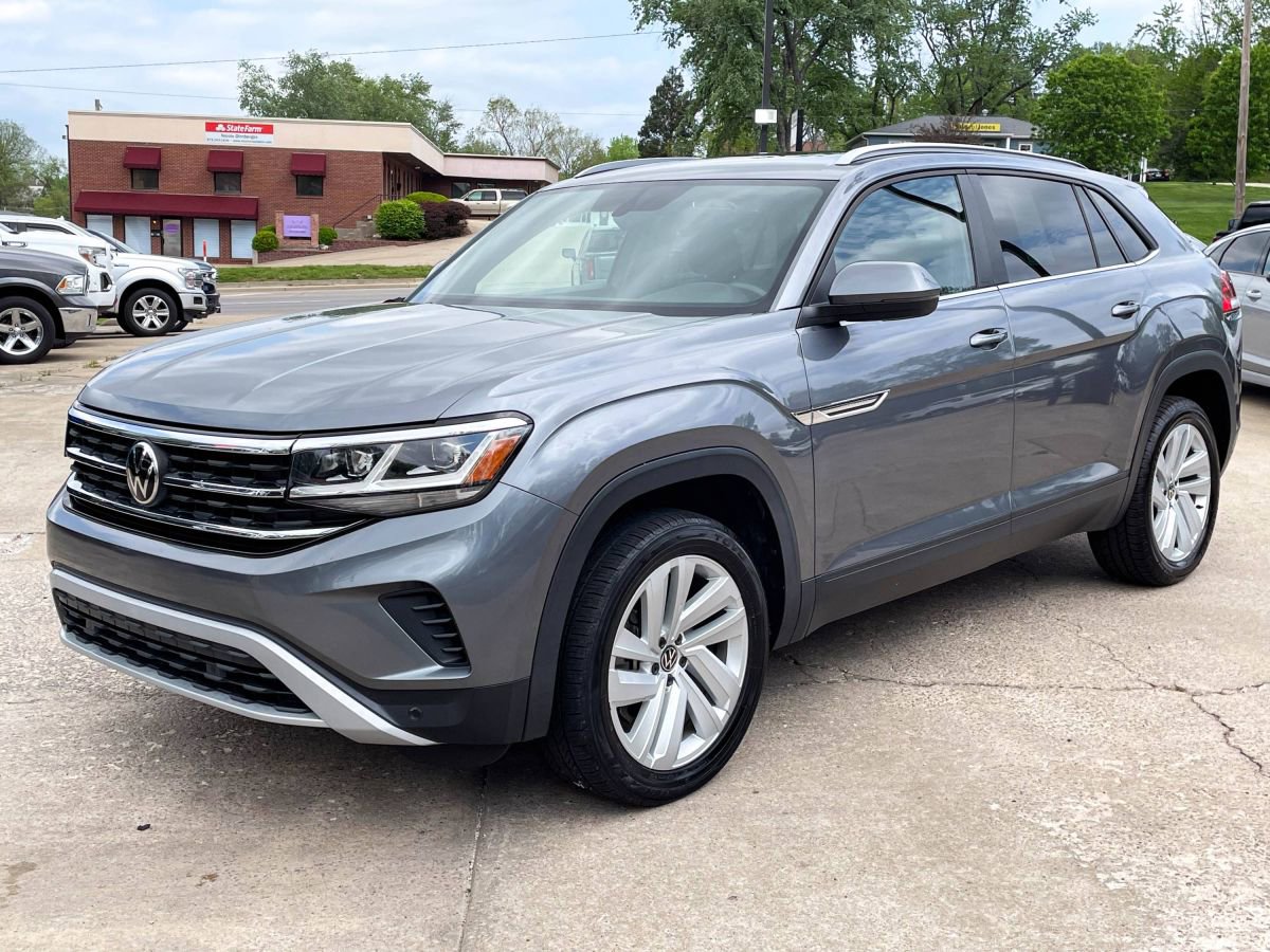 Used 2021 Volkswagen Atlas Cross Sport SE w/ Panoramic Sunroof Package FWD image 1