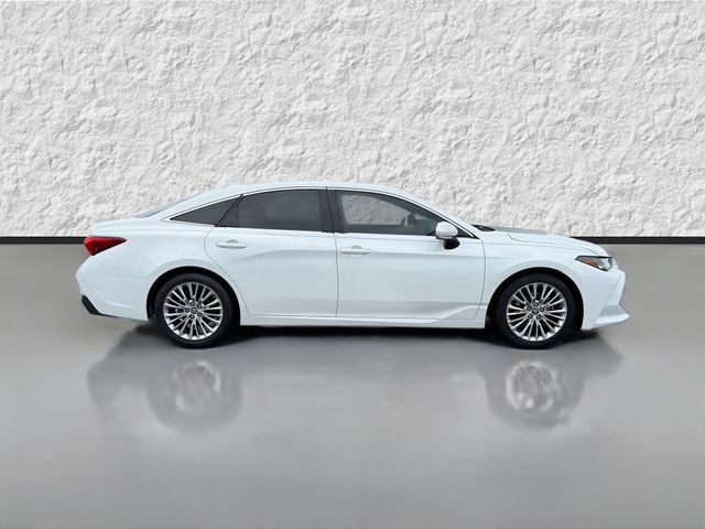 Used 2019 Toyota Avalon Limited FWD image 2