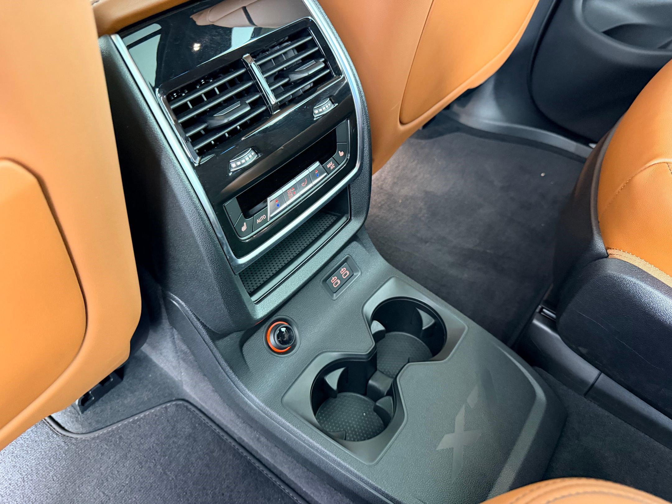 Certified 2025 BMW X7 M60i AWD/4WD image 20