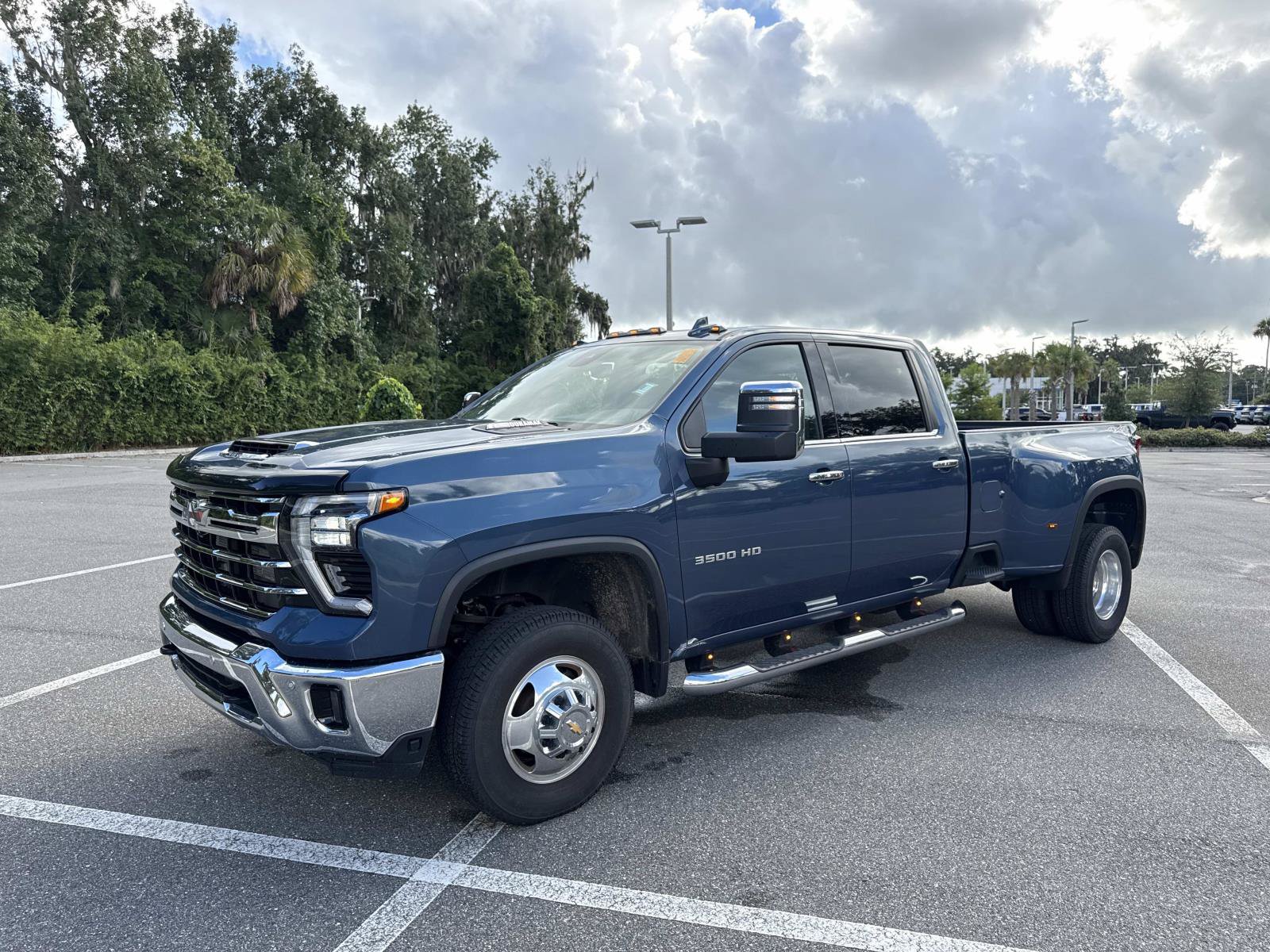 Used 2024 Chevrolet Silverado 3500 LTZ w/ LTZ Convenience Package AWD/4WD image 7