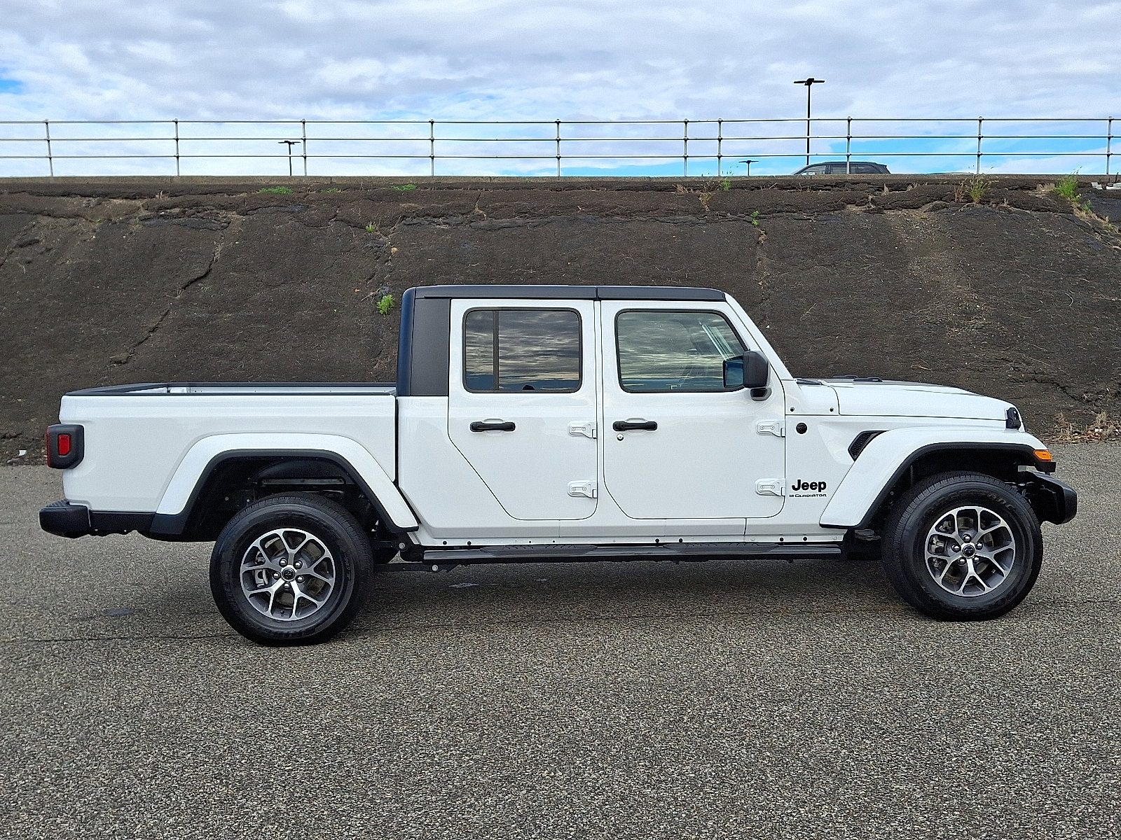 Certified 2024 Jeep Gladiator Sport image 7