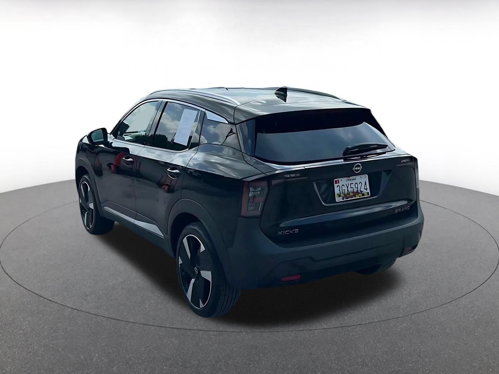 Used 2026 Nissan Kicks SR AWD/4WD image 9