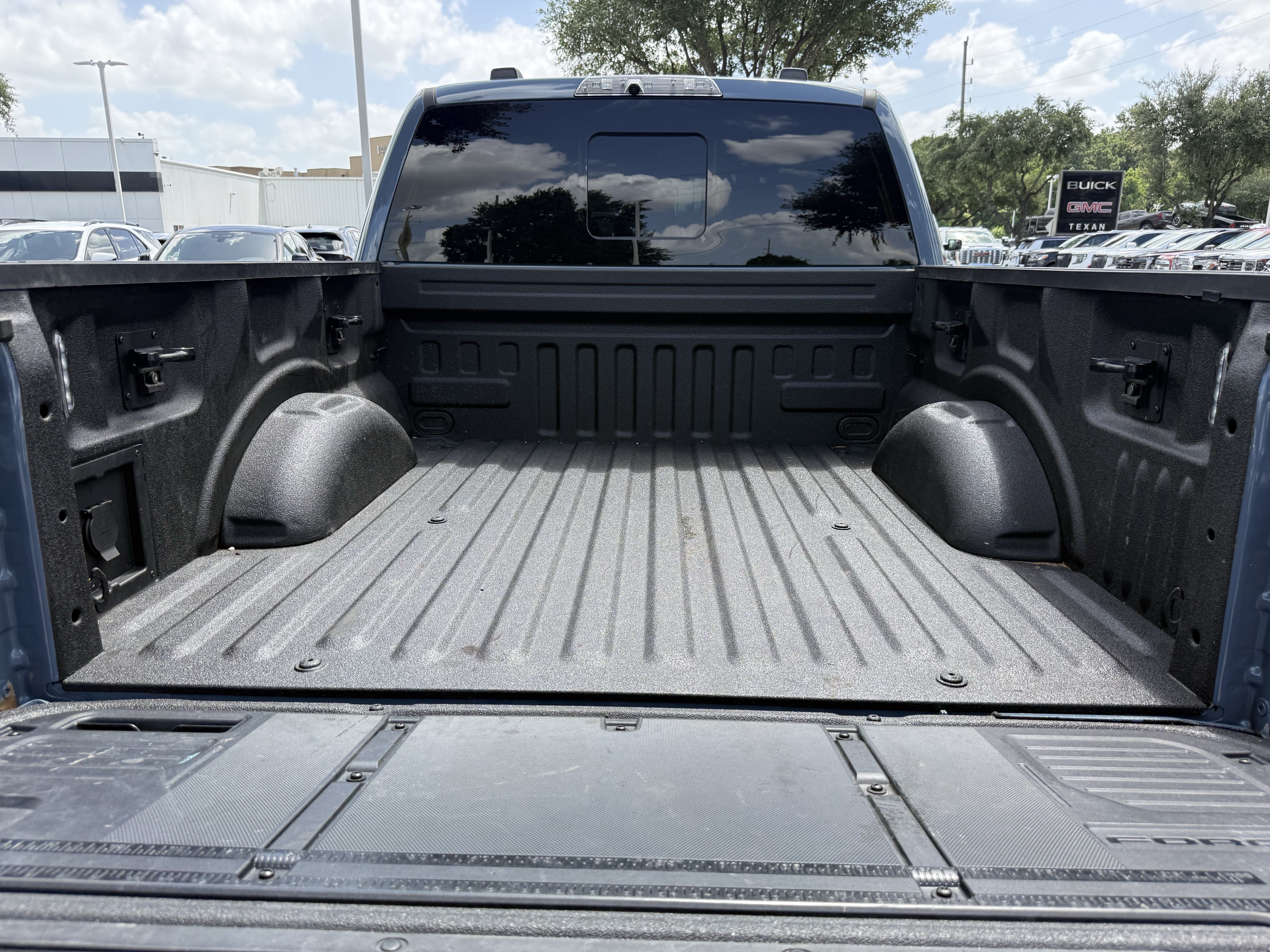 Used 2023 Ford F150 Raptor w/ Raptor Carbon Fiber Package AWD/4WD image 31