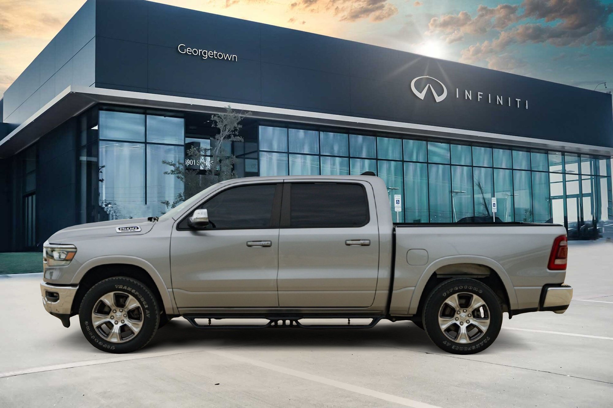 Used 2022 RAM 1500 Laramie AWD/4WD image 7