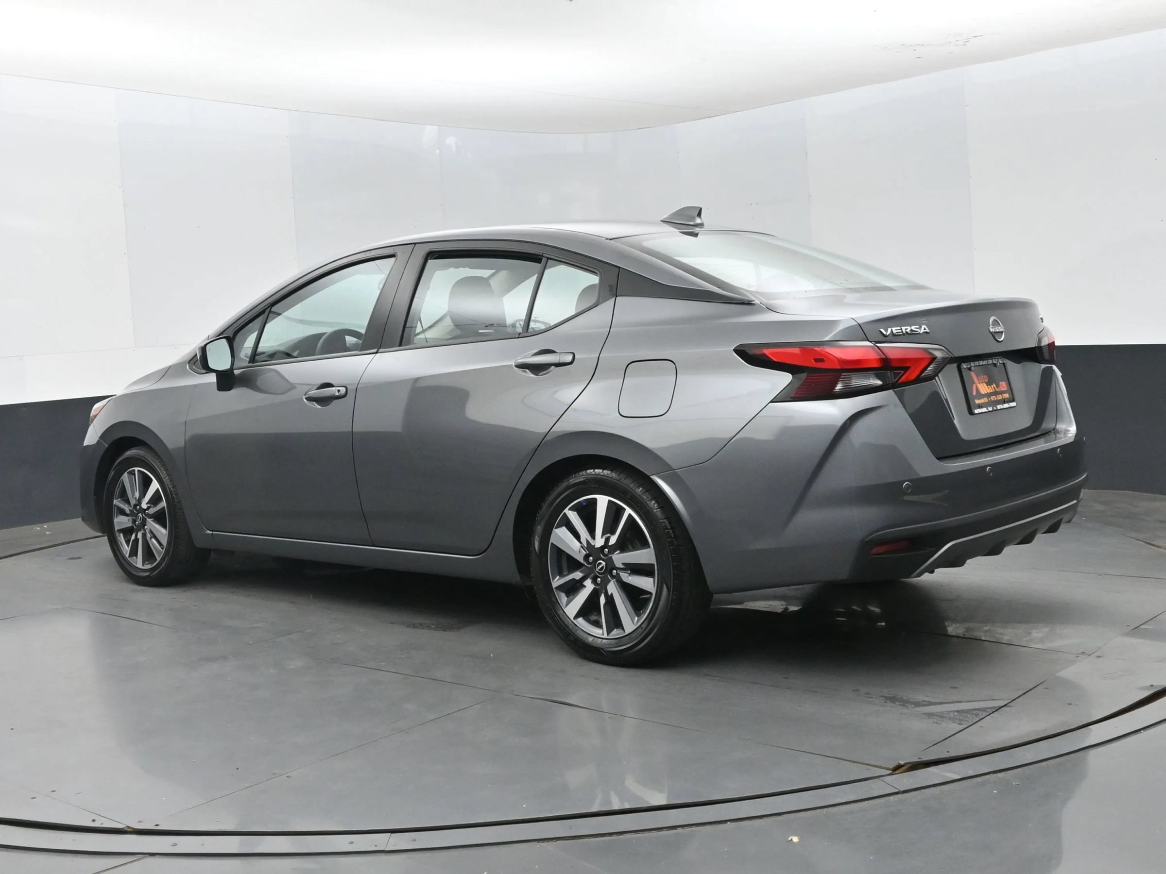 Used 2023 Nissan Versa SV FWD image 9