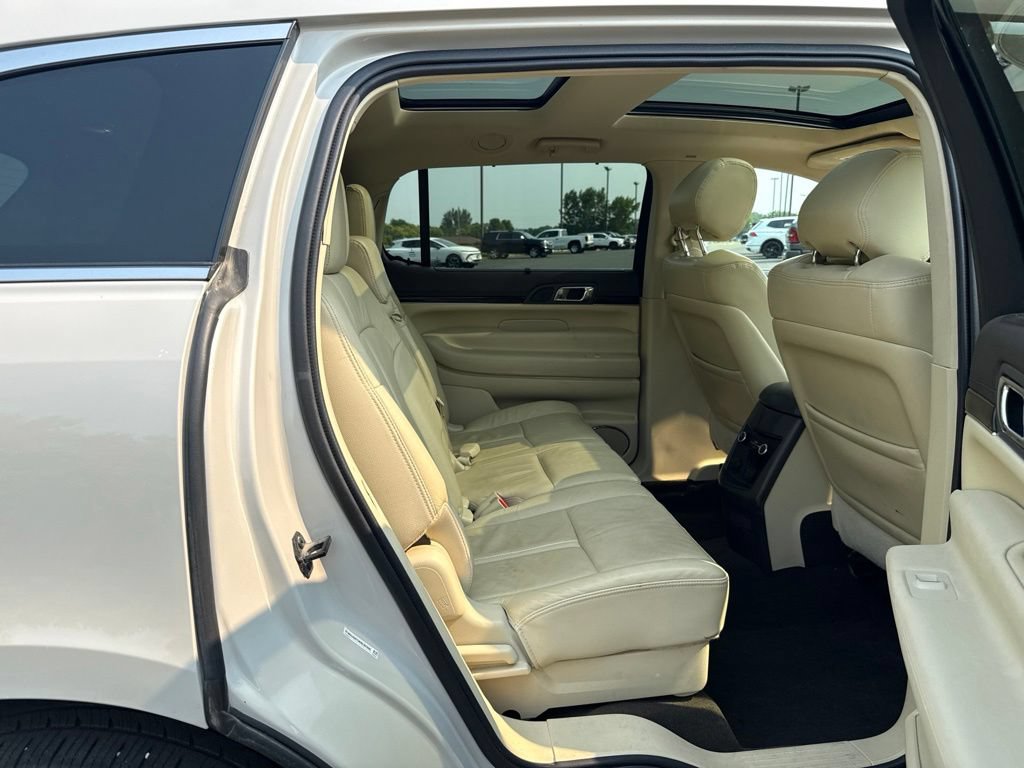 Used 2019 Lincoln MKT AWD image 14