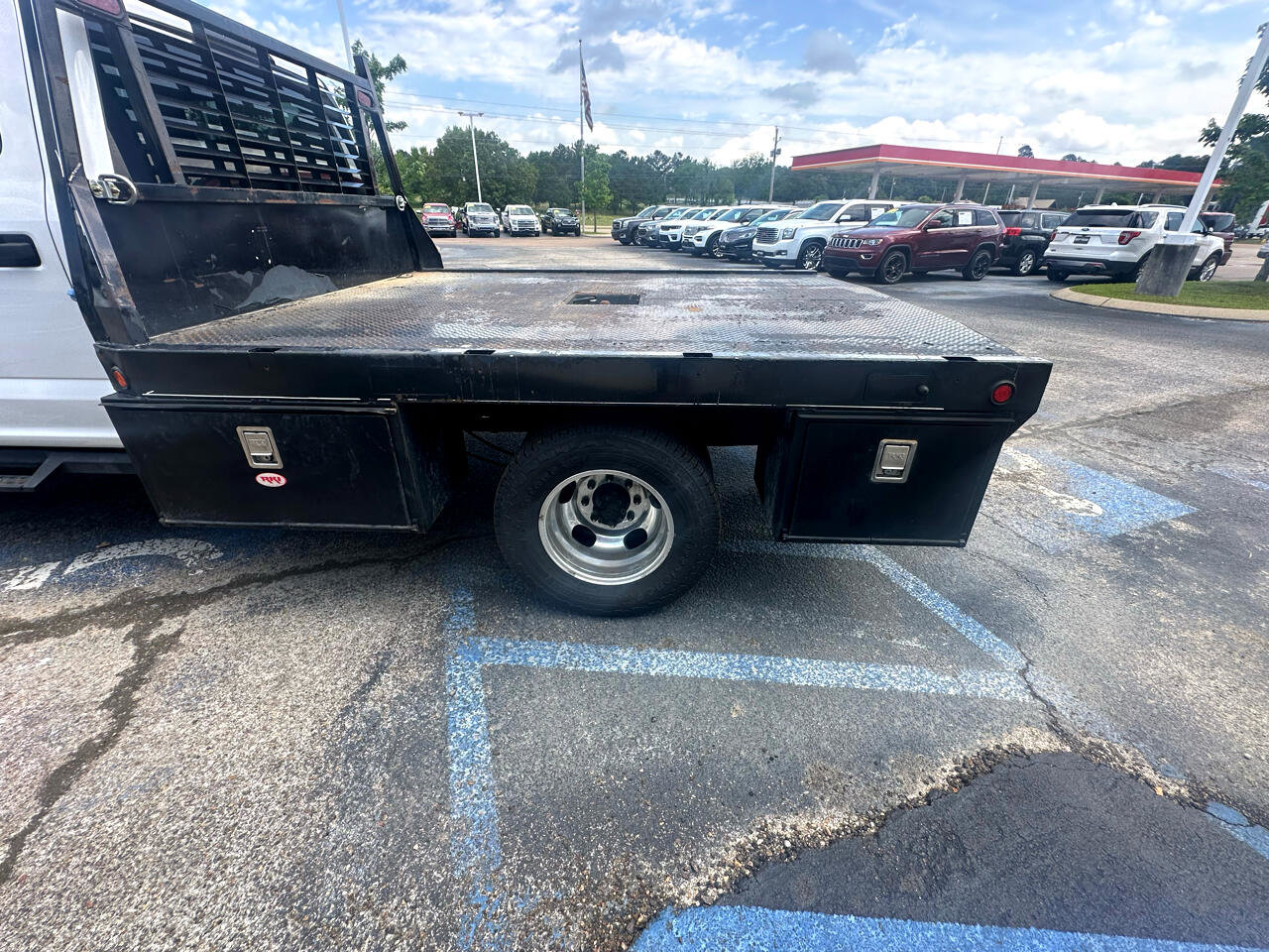 Used 2022 Ford F350 XL w/ Power Equipment Group image 7