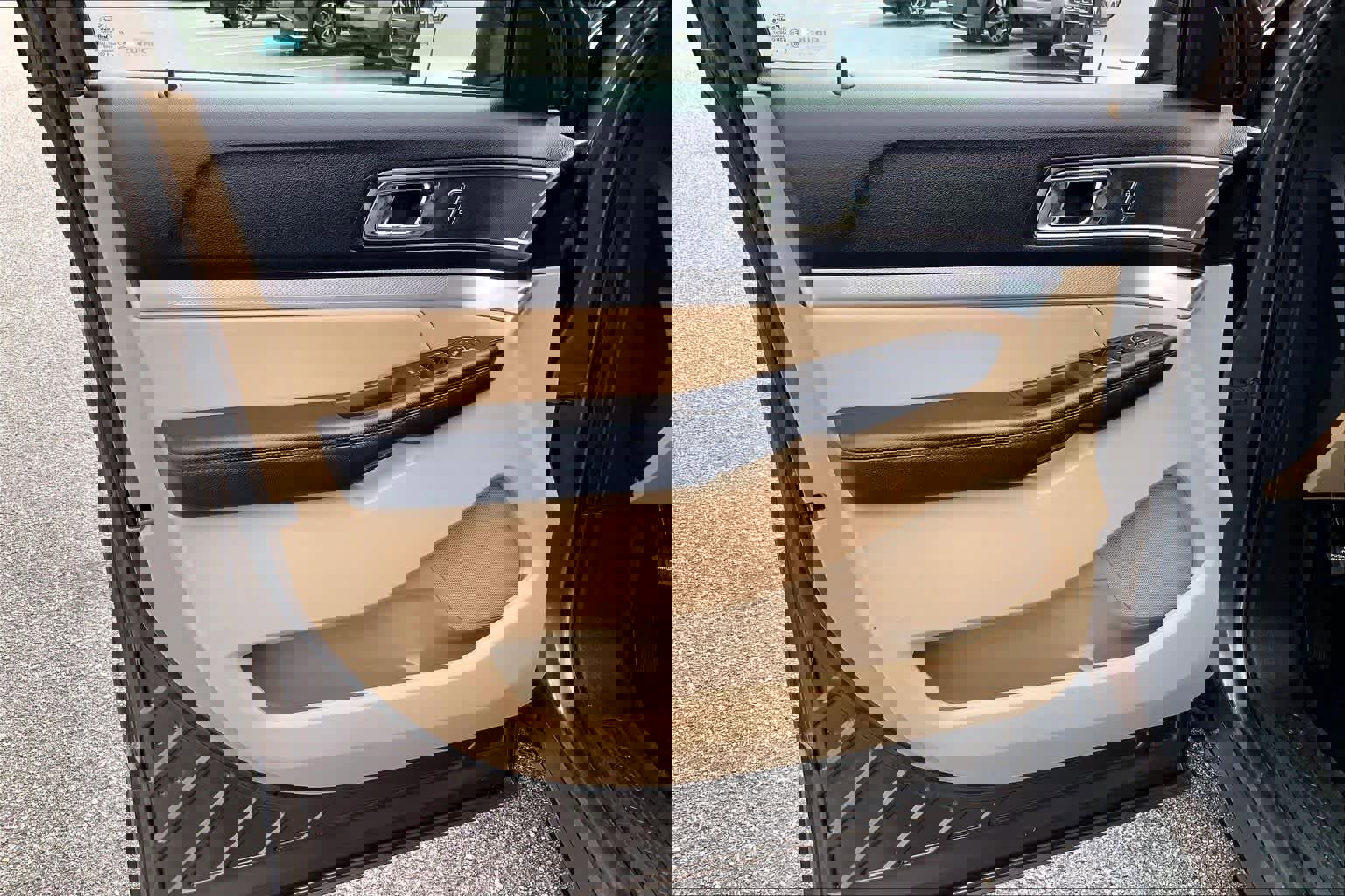 Used 2016 Ford Explorer XLT w/ Equipment Group 202A image 21