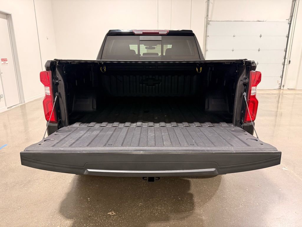 Used 2020 Chevrolet Silverado 1500 LT Trail Boss w/ Midnight Edition image 9