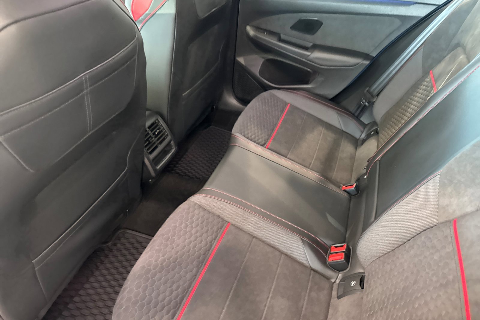 New 2025 Volkswagen GTI SE image 9