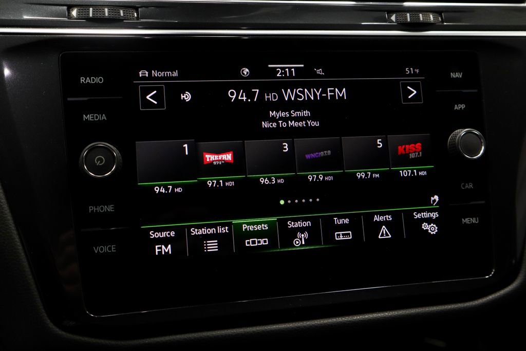 Used 2022 Volkswagen Tiguan SEL R-Line image 4