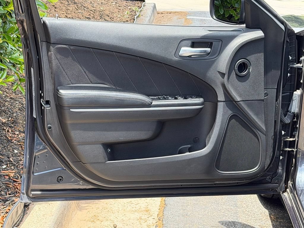Used 2019 Dodge Charger SXT RWD image 25