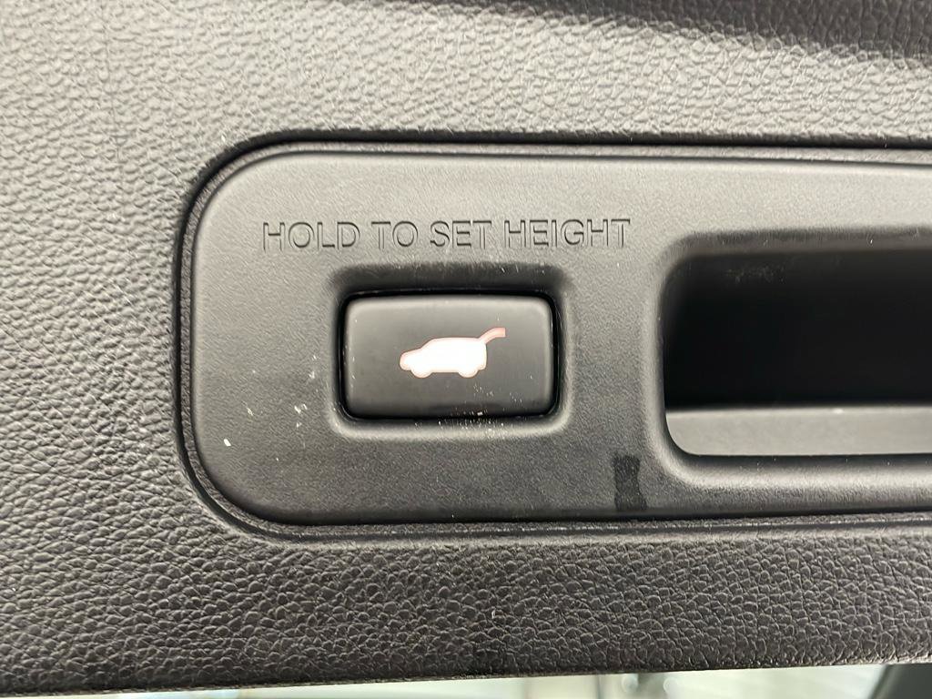Used 2022 Acura MDX A-Spec image 13