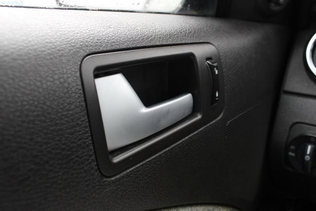 Used 2008 Ford Mustang Deluxe image 6