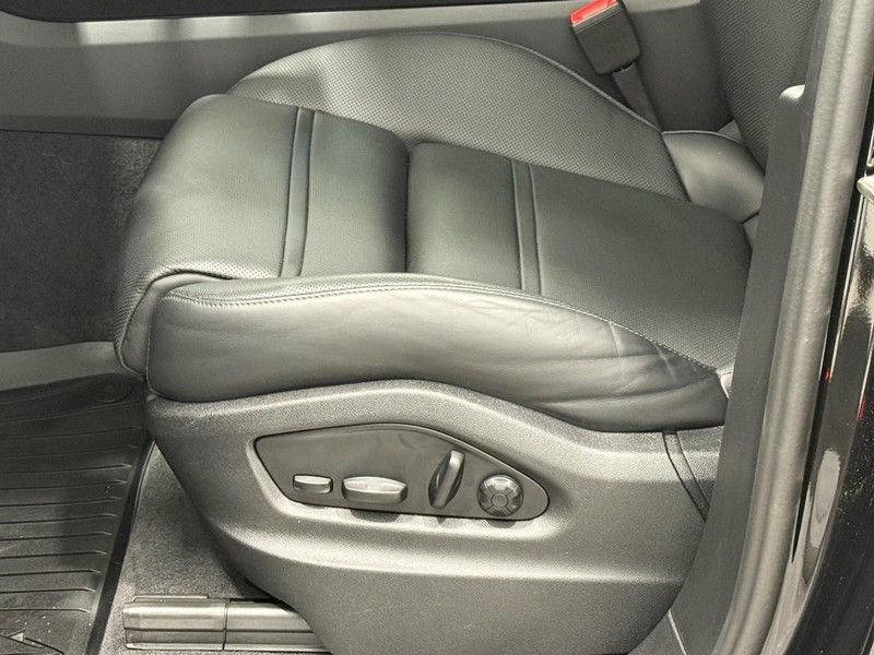 Certified 2025 Porsche Cayenne AWD/4WD image 25