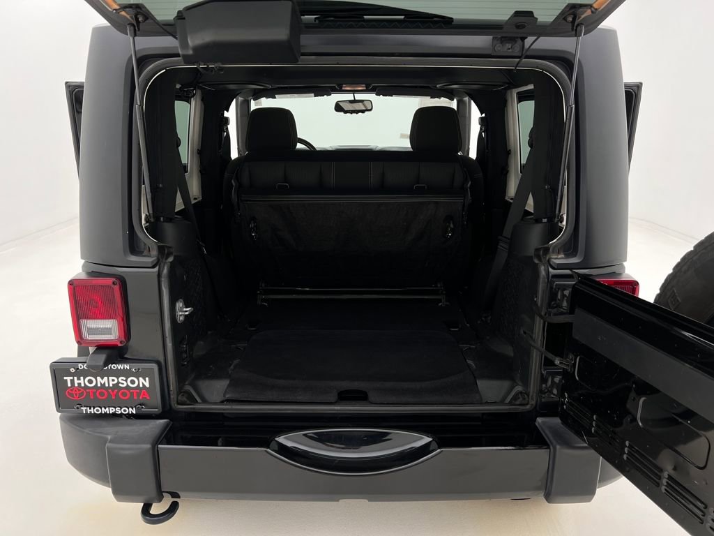 Used 2017 Jeep Wrangler Sahara w/ Connectivity Group image 25