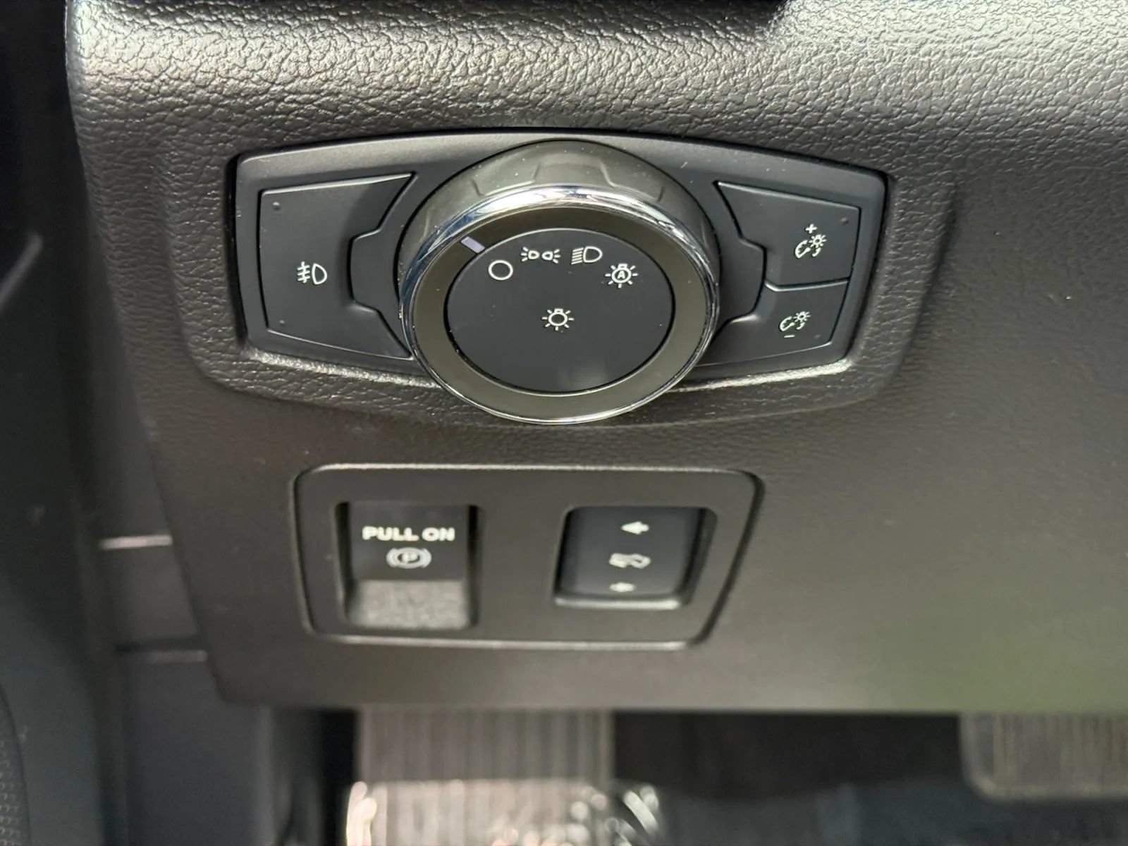 Used 2018 Ford Expedition XLT AWD/4WD image 39