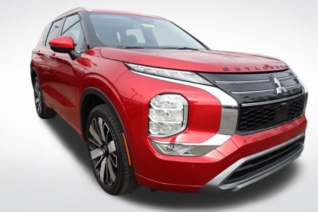 Used 2025 Mitsubishi Outlander SEL image 3