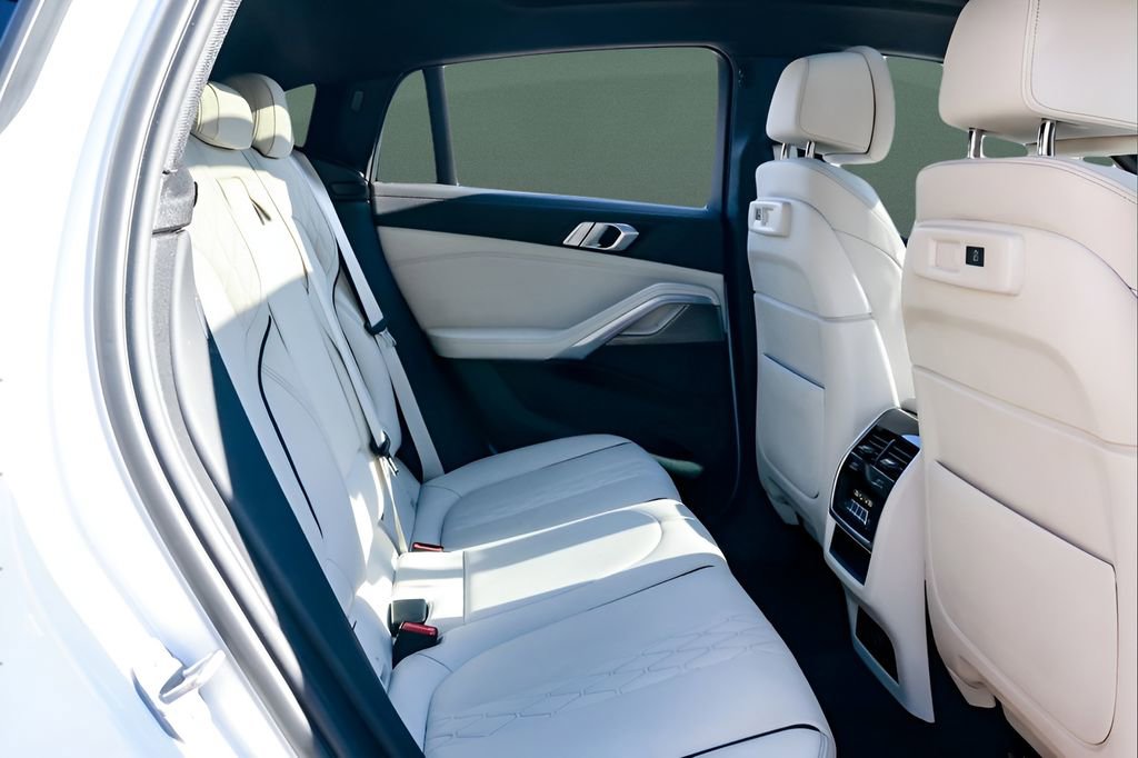 Used 2023 BMW X6 xDrive40i w/ M Sport Package image 21