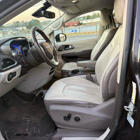 Used 2017 Chrysler Pacifica Touring-L Plus w/ Advanced Safetytec Group image 12