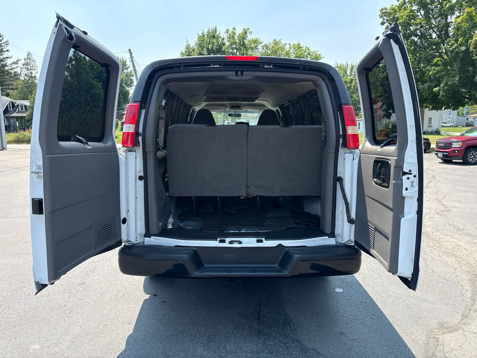Used 2012 Chevrolet Express 2500 LS RWD image 15