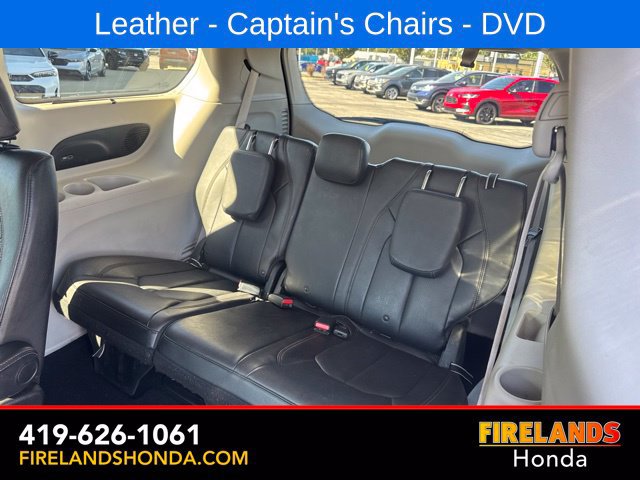 Used 2017 Chrysler Pacifica Touring-L Plus w/ Tire & Wheel Group FWD image 32